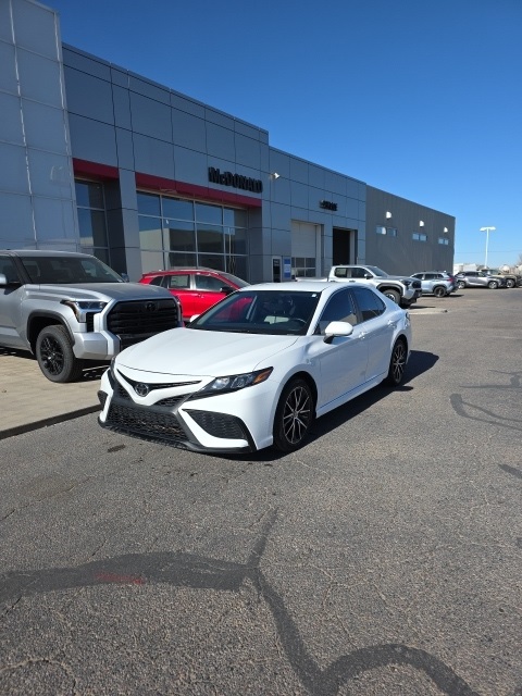 2023 Toyota Camry SE's photo