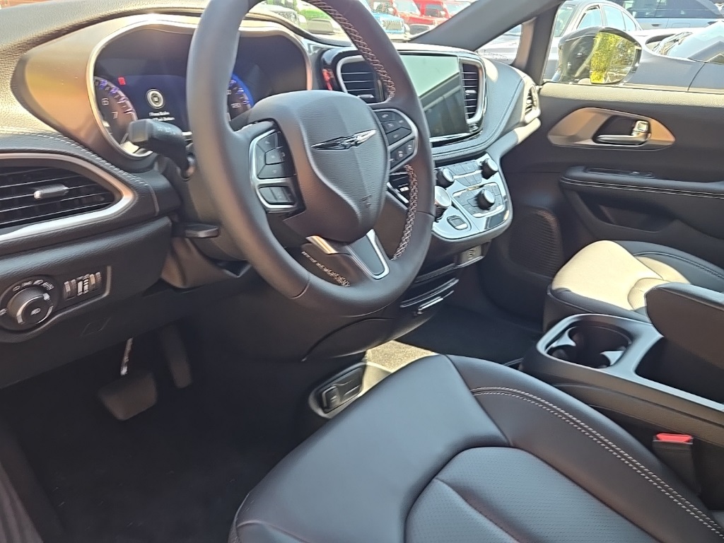 2026 Chrysler Voyager LX photo 5
