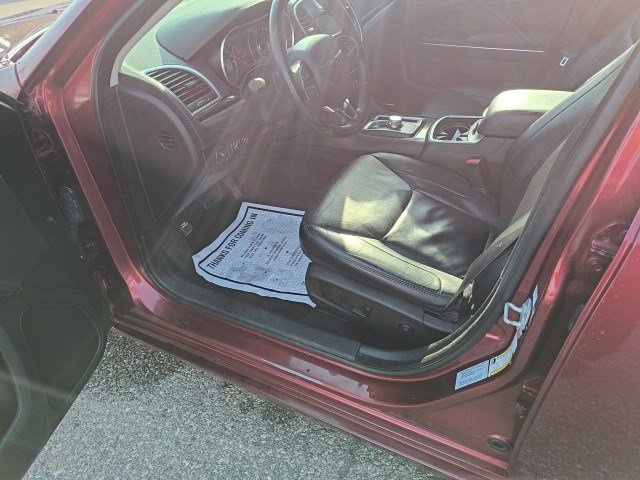 2016 Chrysler 300 Limited photo 11