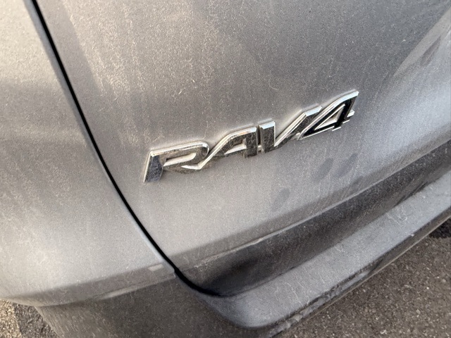 2020 Toyota RAV4 Hybrid Limited photo 4