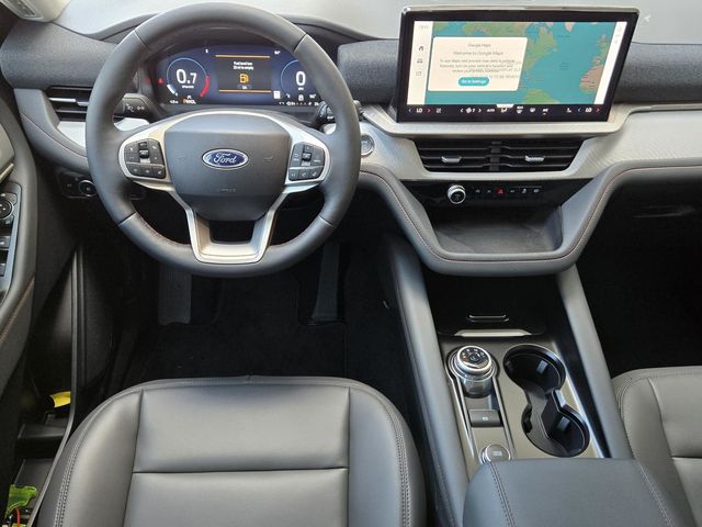 2025 Ford Explorer photo 2