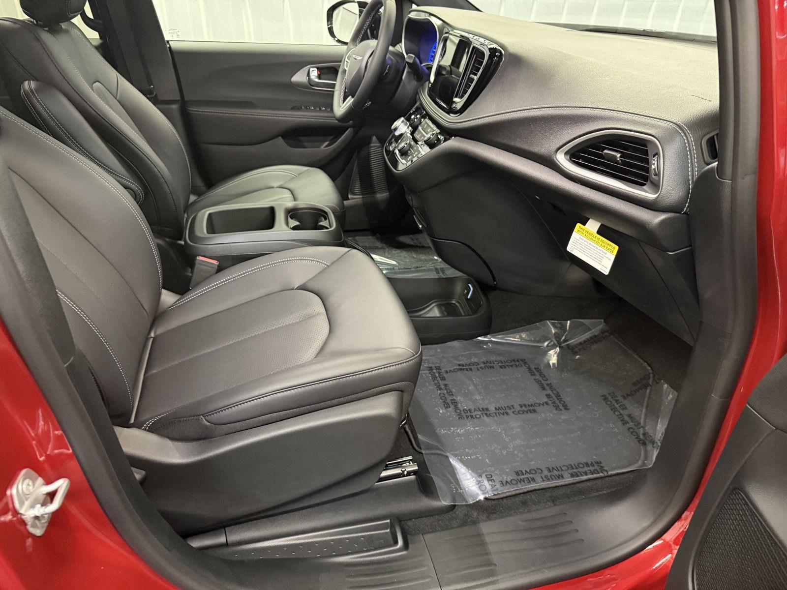 2026 Chrysler Pacifica photo 11