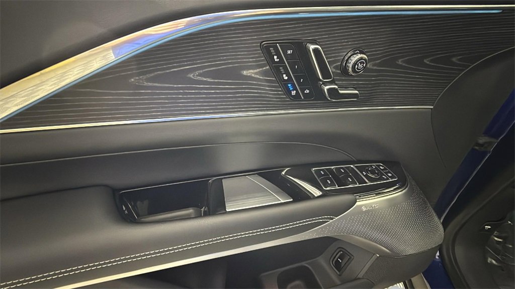 2024 Cadillac Lyriq Luxury photo 27