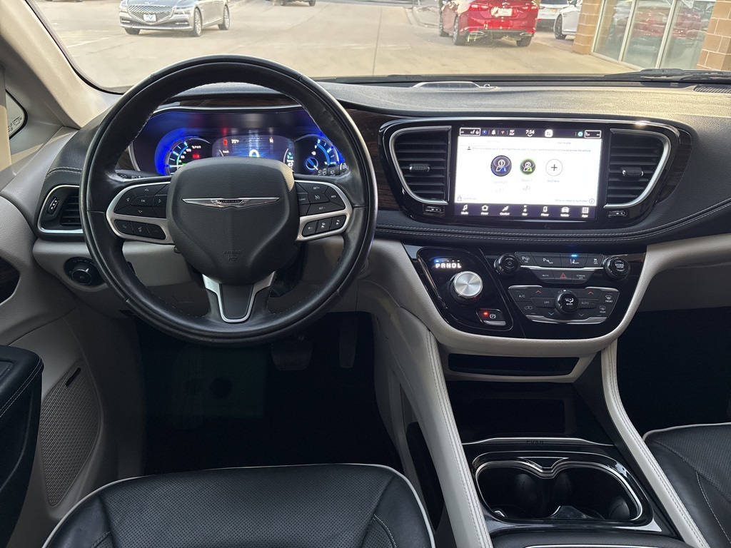 2022 Chrysler Pacifica Hybrid Limited photo 8