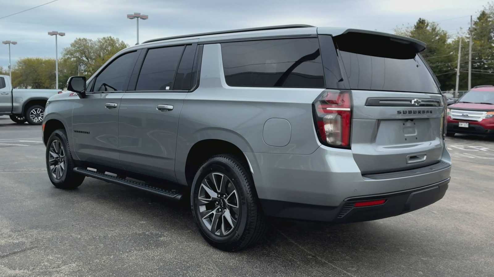2023 Chevrolet Suburban Z71 photo 4