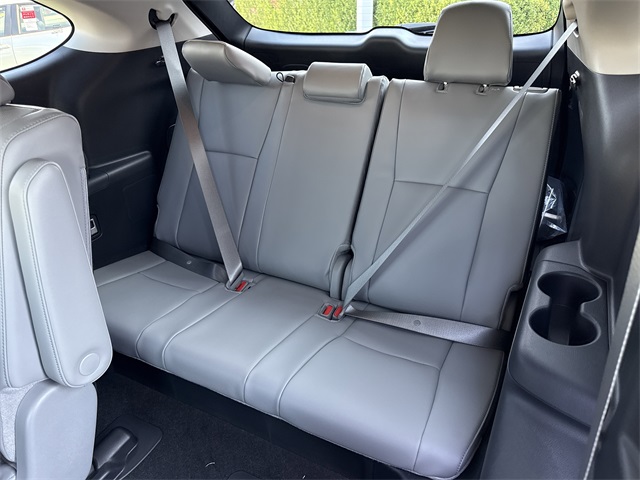 2025 Toyota Highlander Platinum photo 14