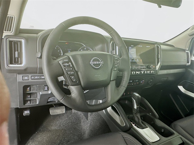 2025 Nissan Frontier SV photo 13