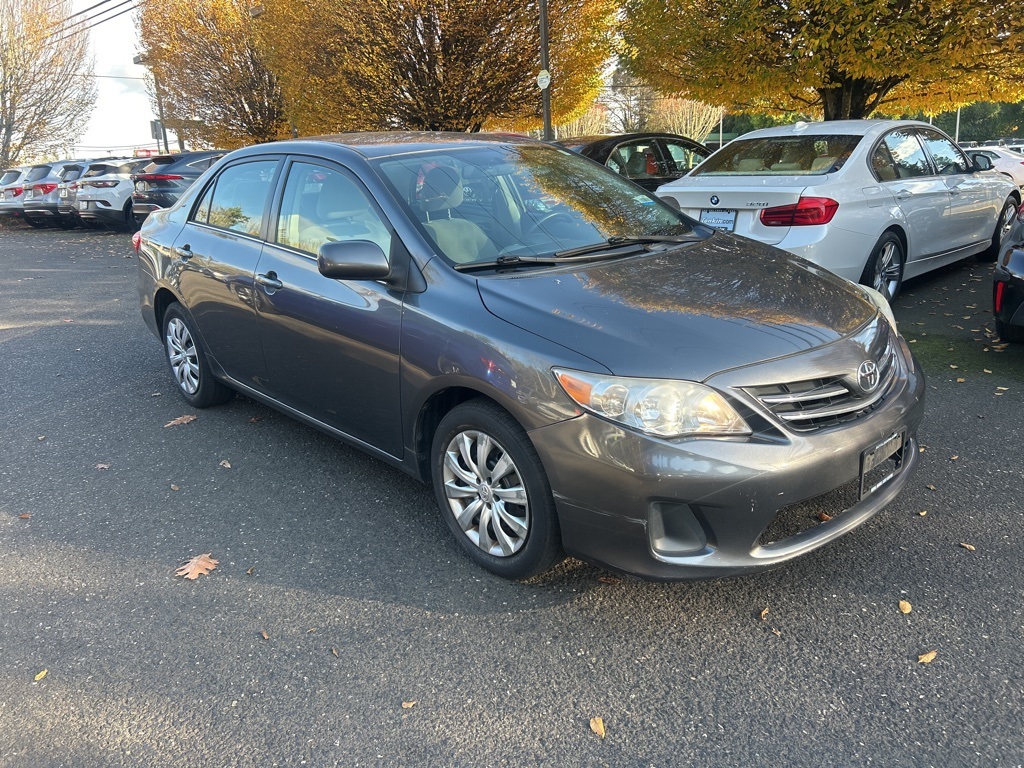 2013 Toyota Corolla LE photo 2