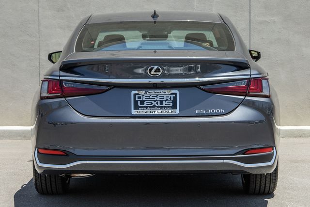 2025 Lexus ES 300h photo 4