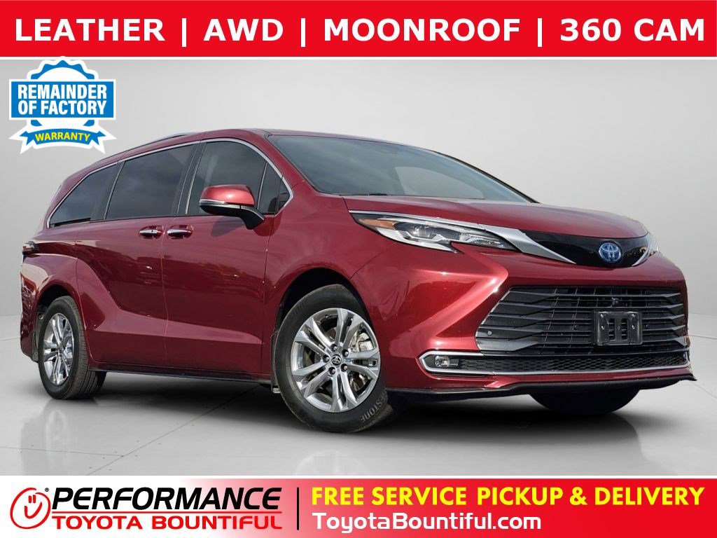 2023 Toyota Sienna Platinum's photo