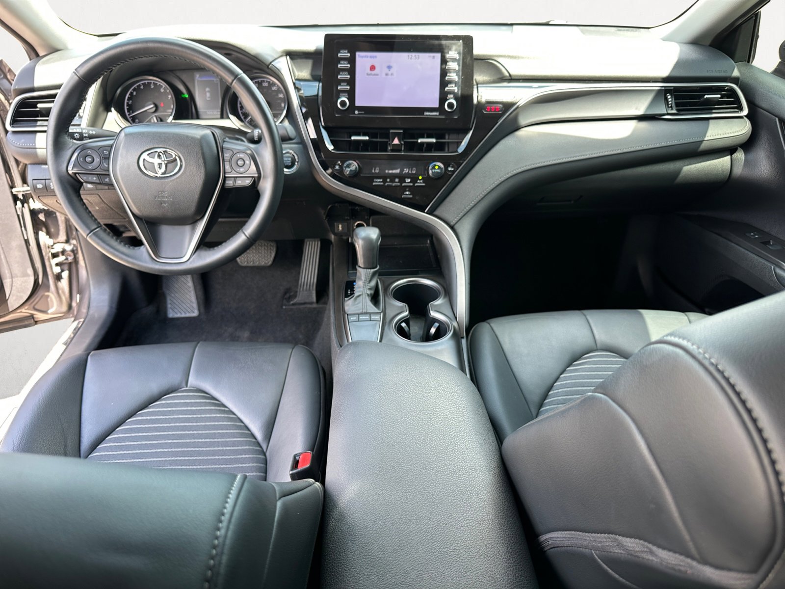 2024 Toyota Camry SE photo 3