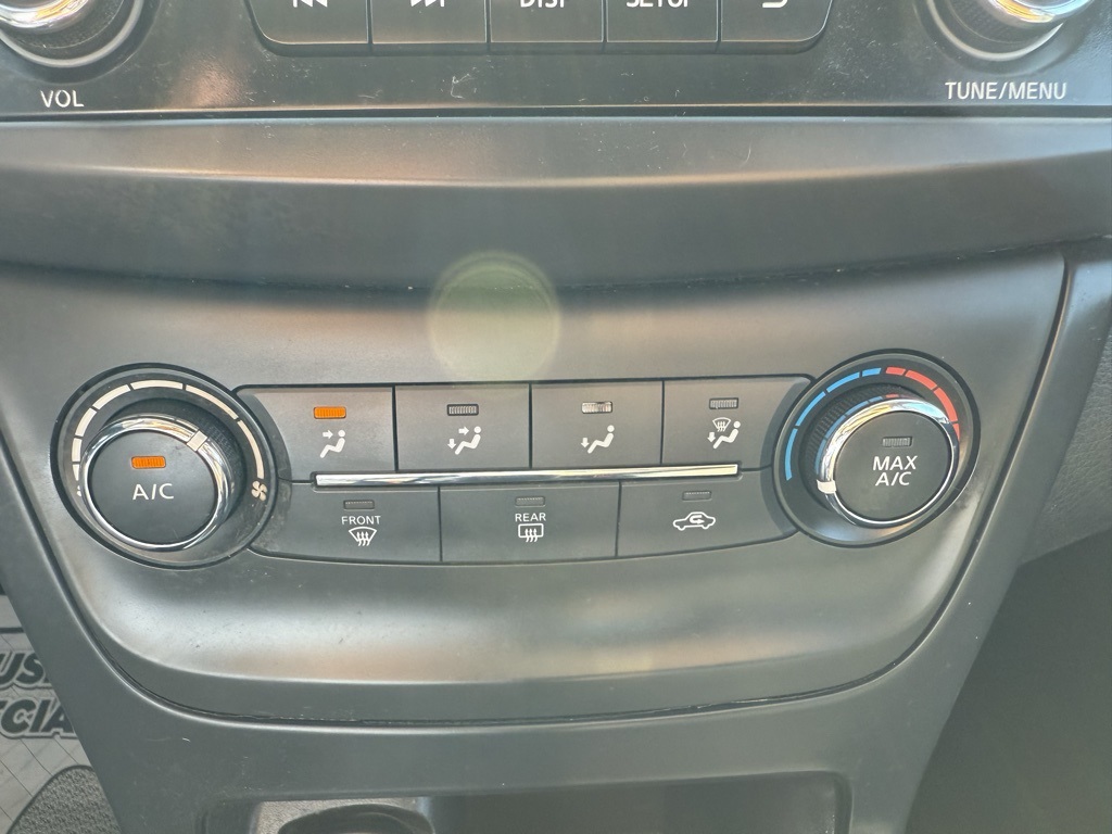2016 Nissan Sentra S photo 16