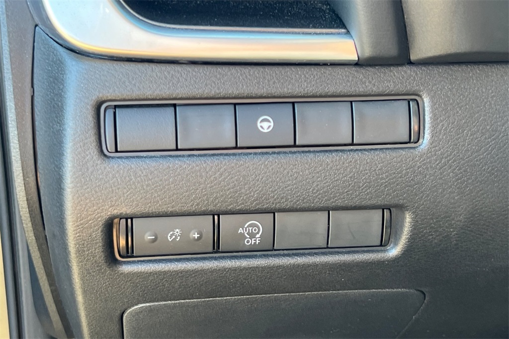 2023 Nissan Rogue SV photo 30