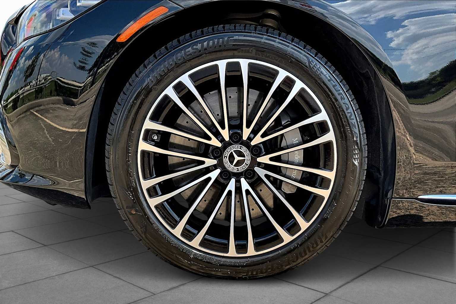 2024 Mercedes Benz S 580e photo 9