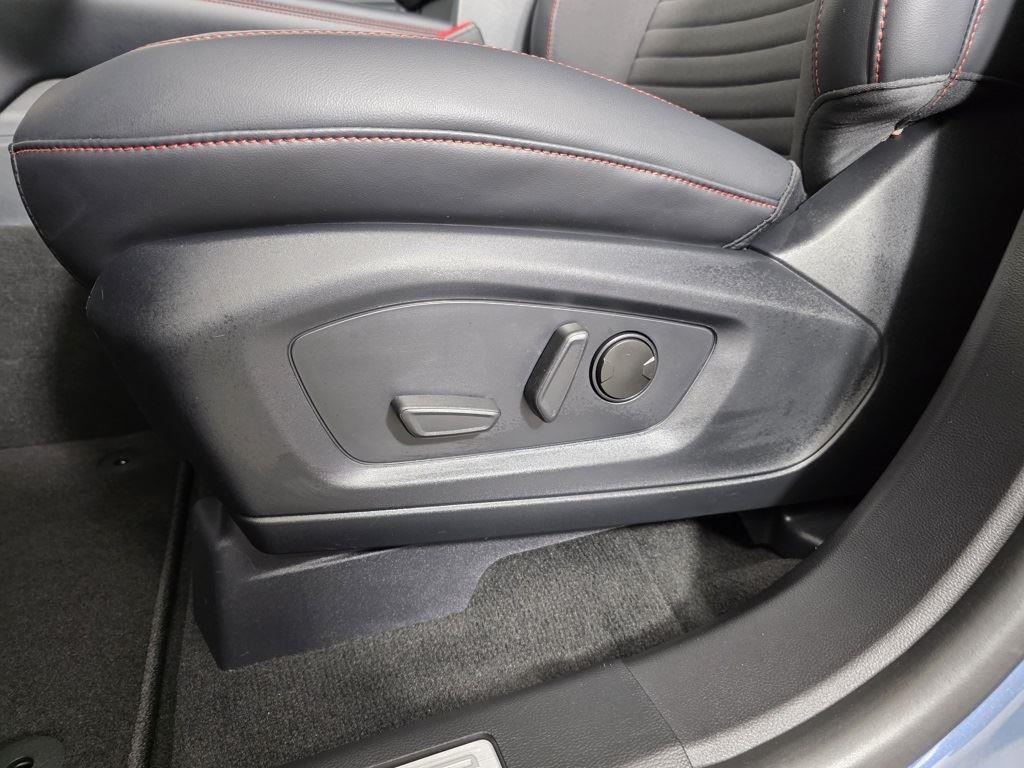 2025 Ford Explorer ST-Line photo 13