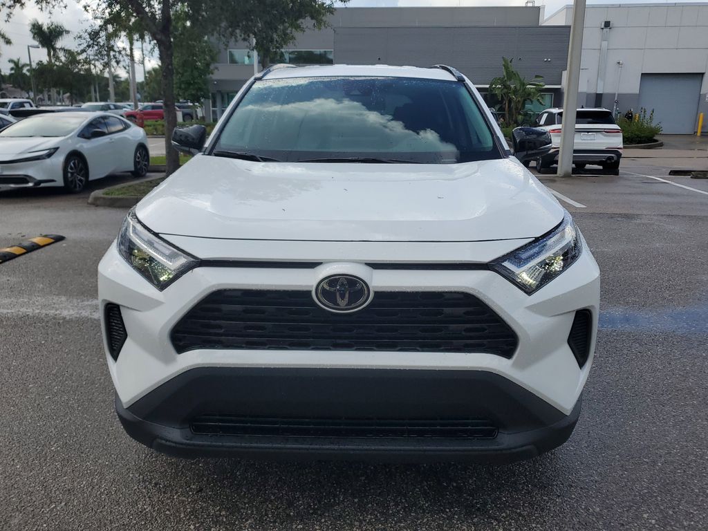 2025 Toyota RAV4 Hybrid XLE photo 2