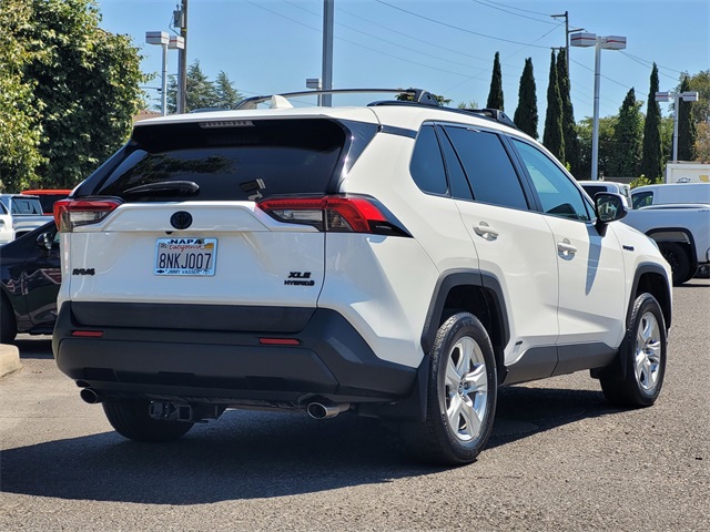2020 Toyota RAV4 Hybrid XLE photo 5