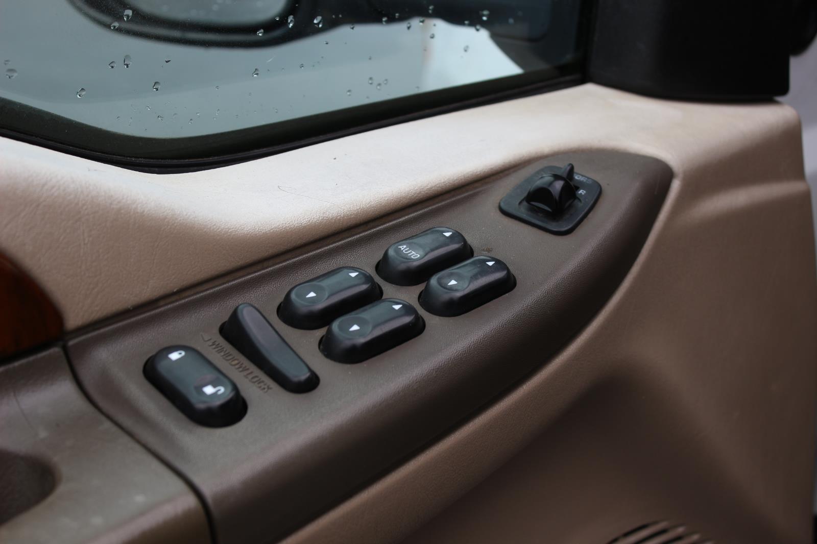 2004 Ford F-350 Lariat photo 14