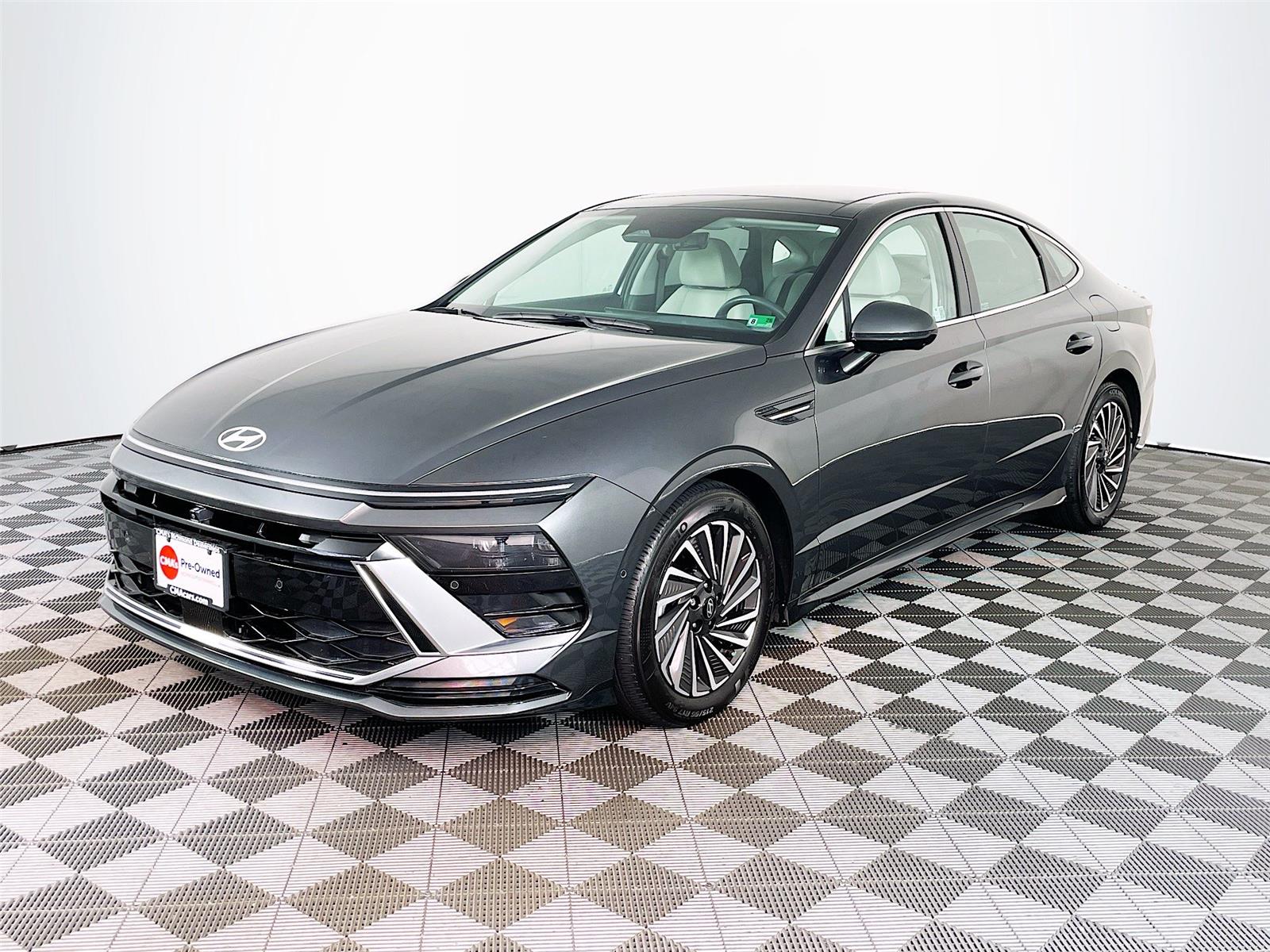 2025 Hyundai Sonata Hybrid Limited photo 3