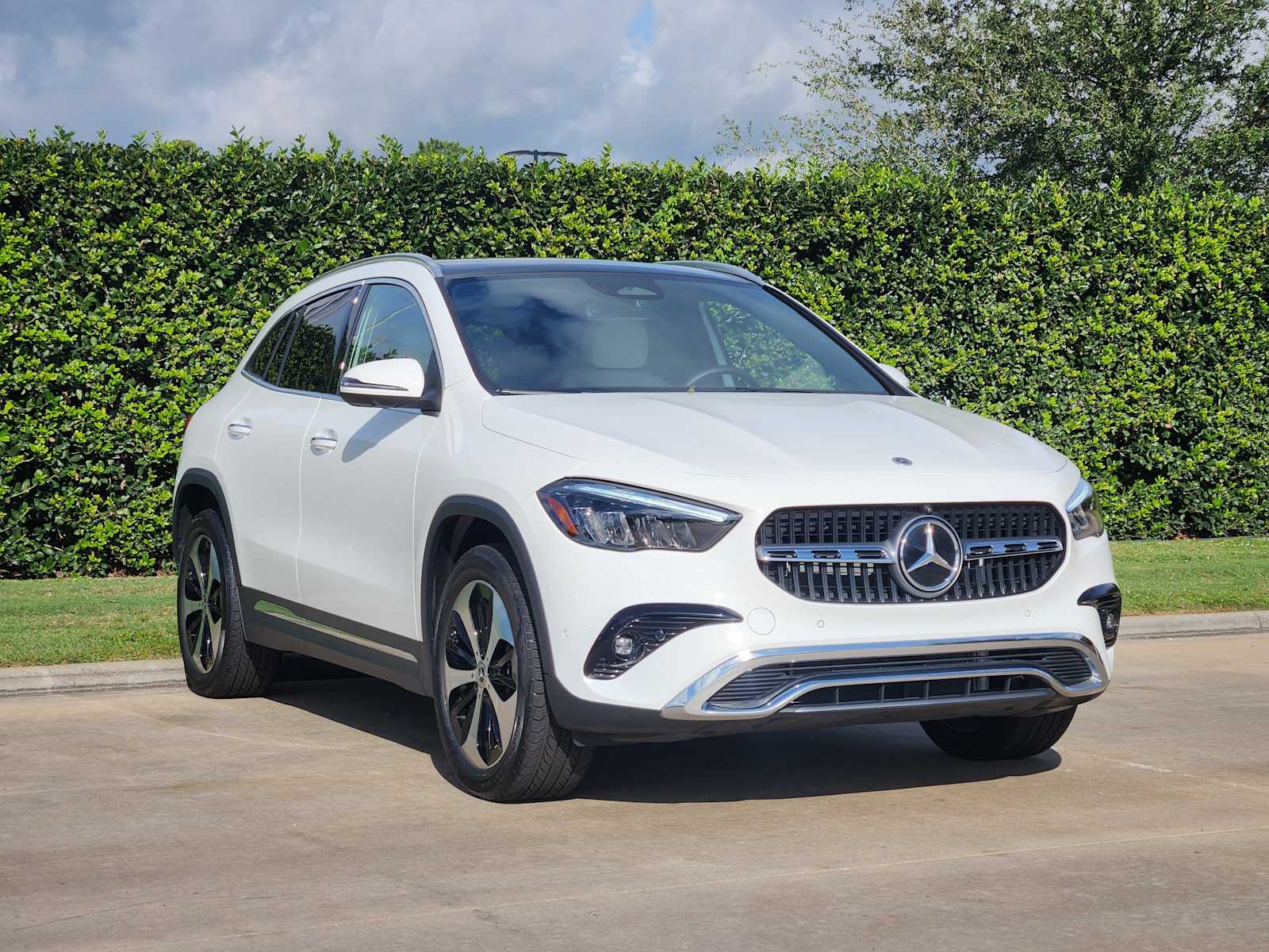 2025 Mercedes Benz GLA 250 photo 3