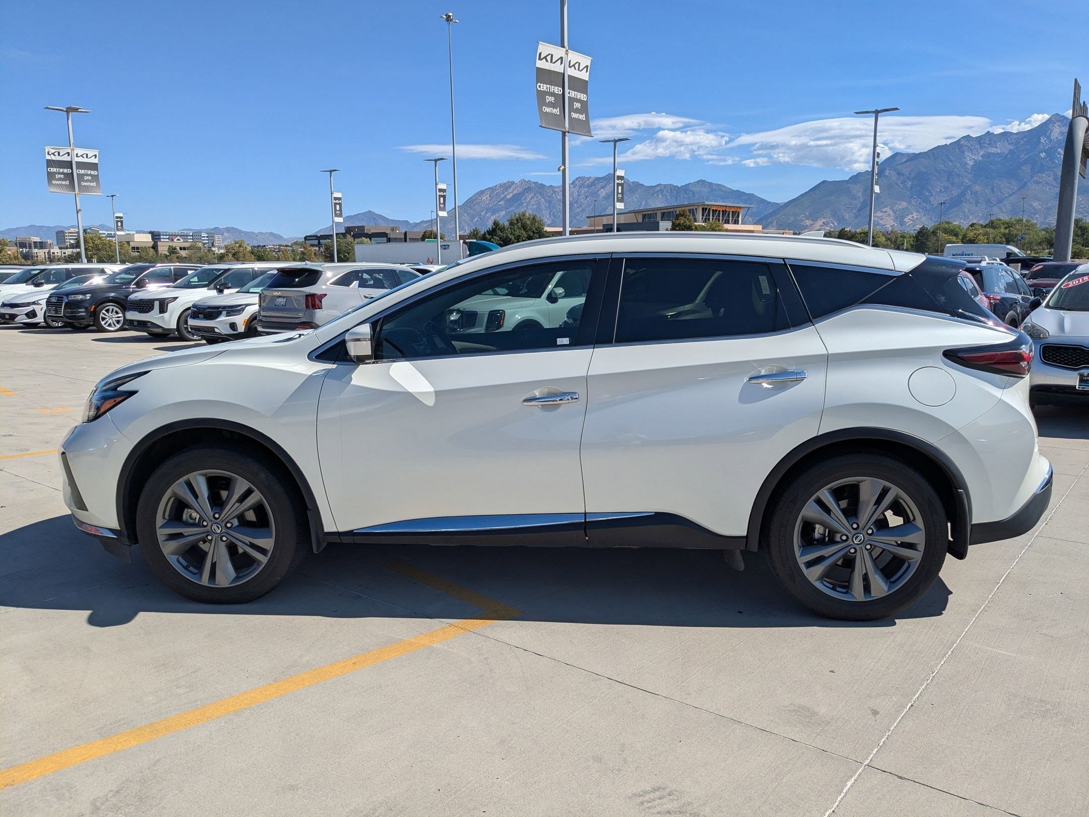 2021 Nissan Murano Platinum photo 2