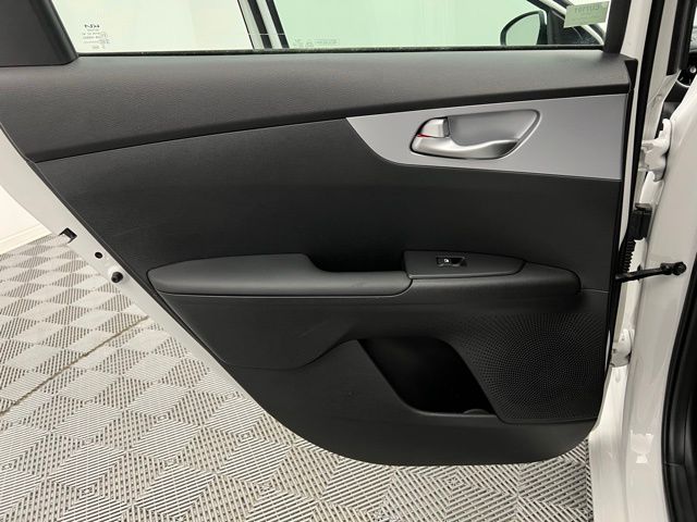 2024 Kia Forte LXS photo 30