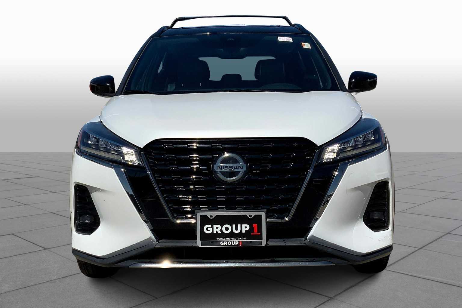 2021 Nissan Kicks SR photo 3