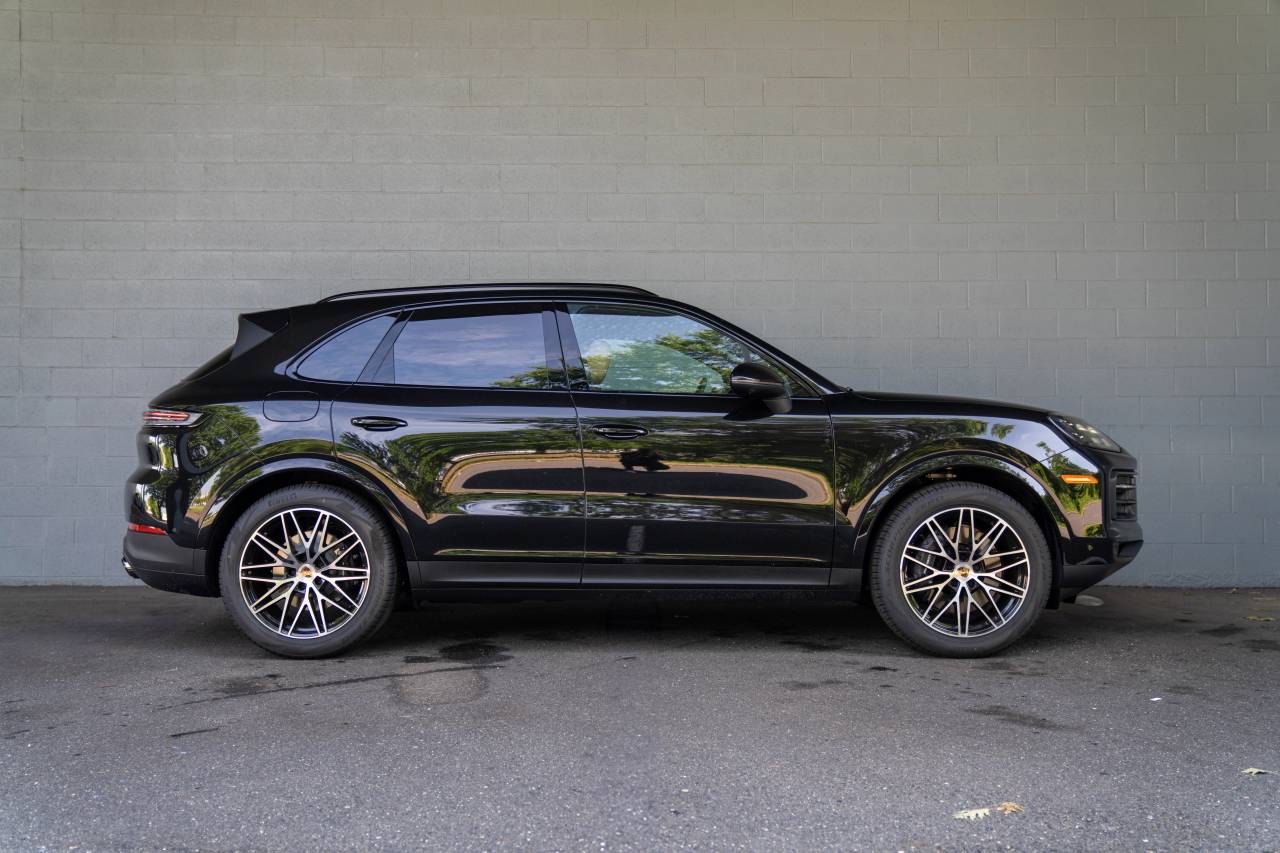 2025 Porsche Cayenne photo 13
