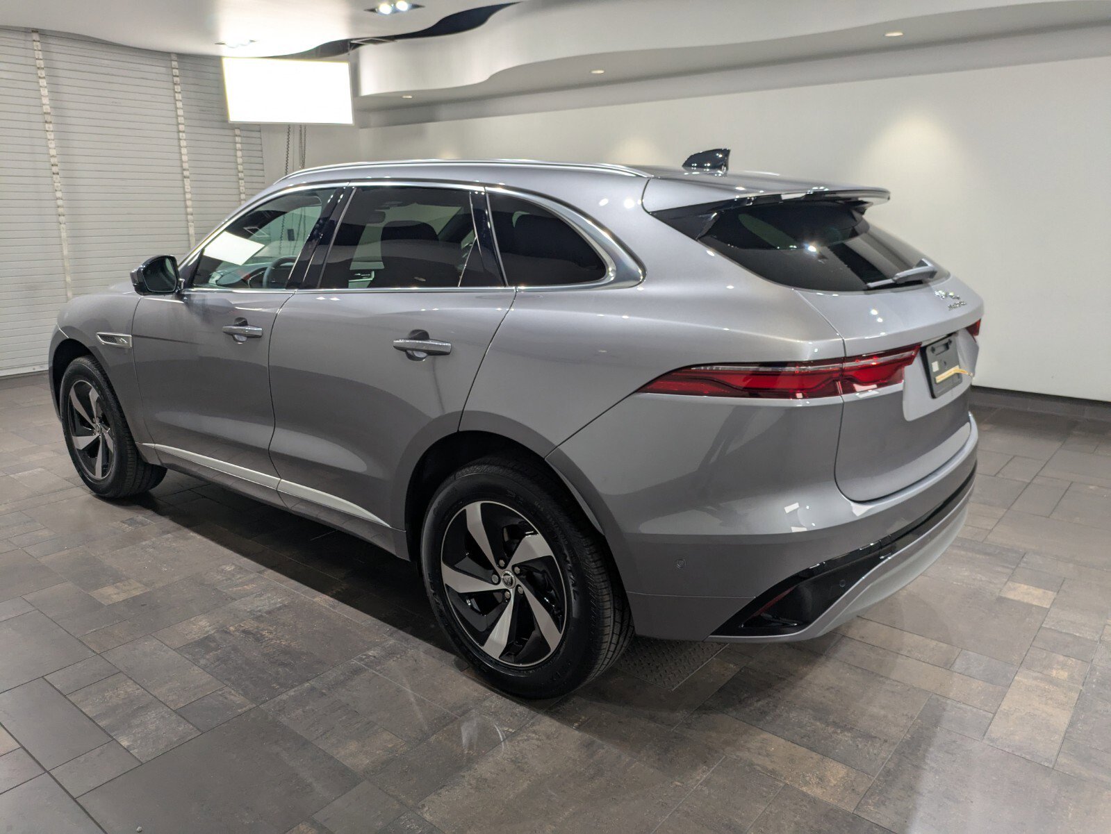 2026 Jaguar F-PACE P250 R-Dynamic S photo 4