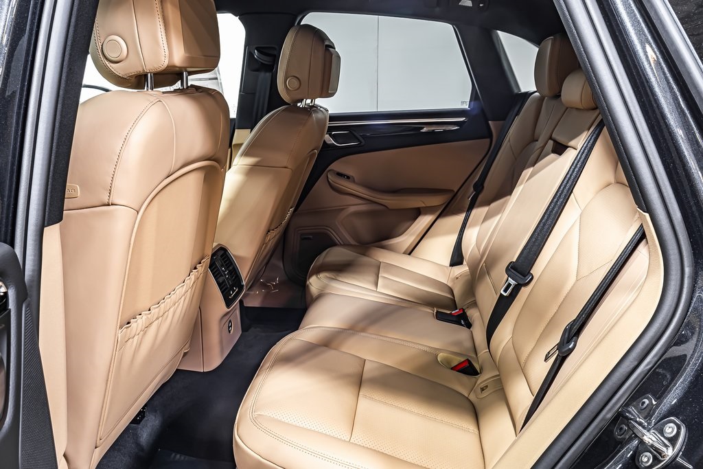 2025 Porsche Macan T photo 17