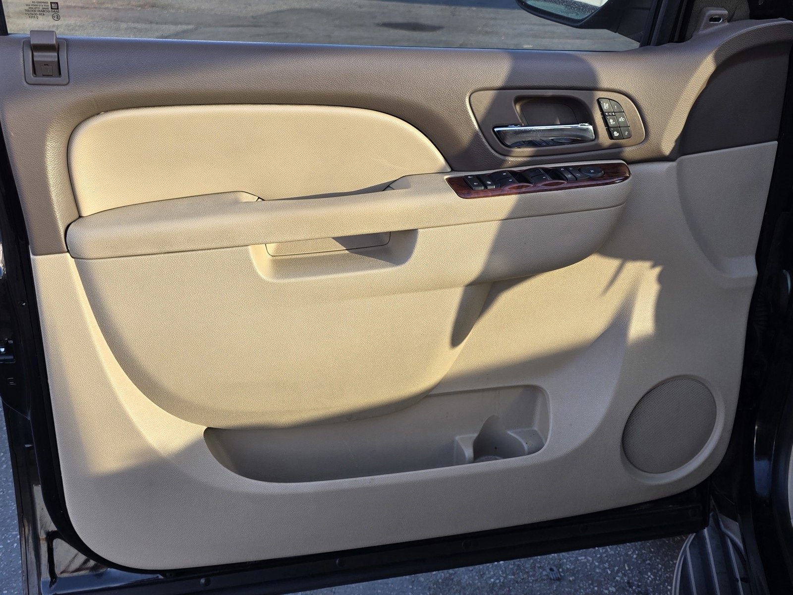 2011 Chevrolet Tahoe LTZ photo 13