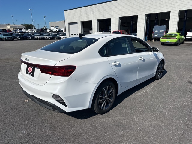 2023 Kia Forte LXS photo 3