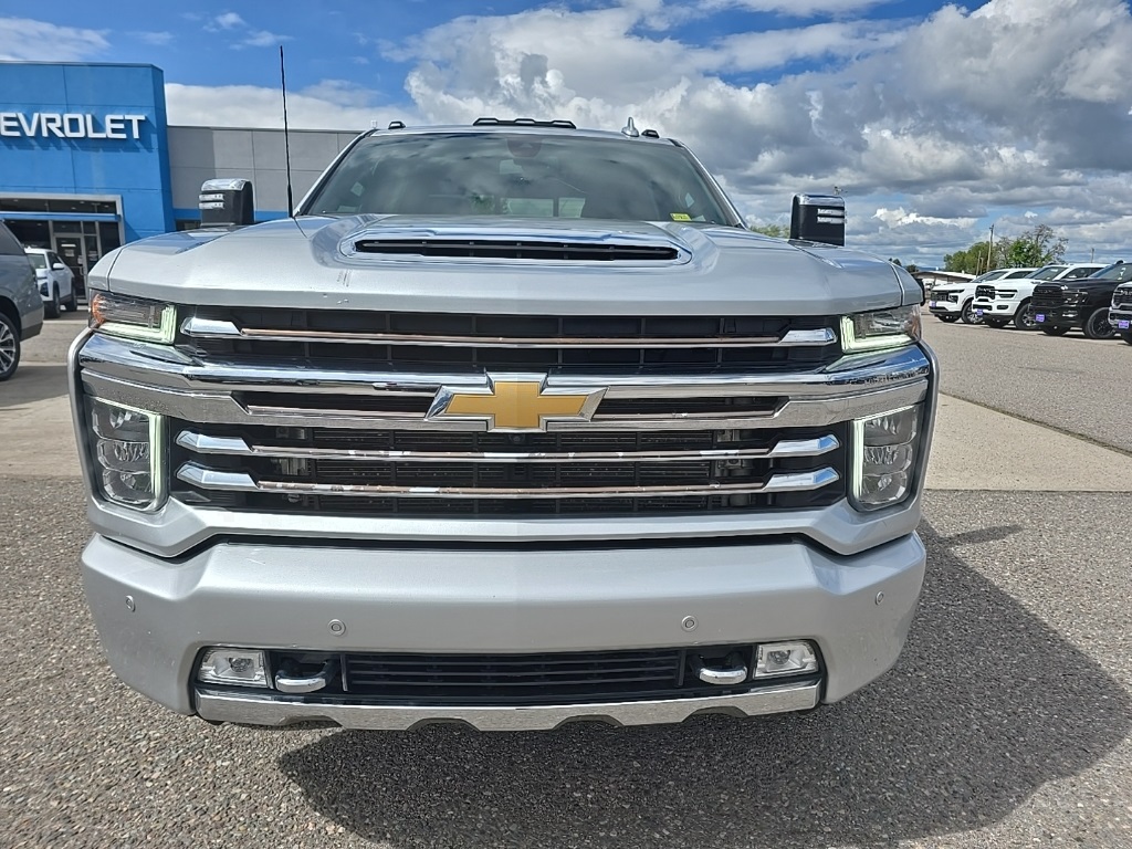 2022 Chevrolet Silverado 3500HD High Country photo 2