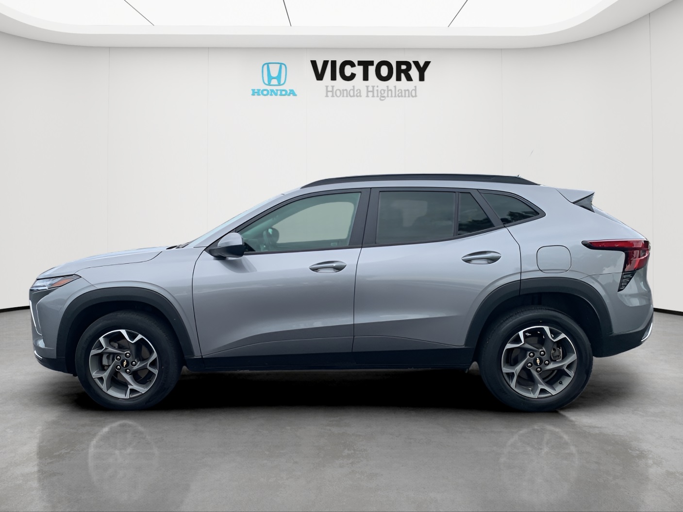 2024 Chevrolet Trax LT photo 2