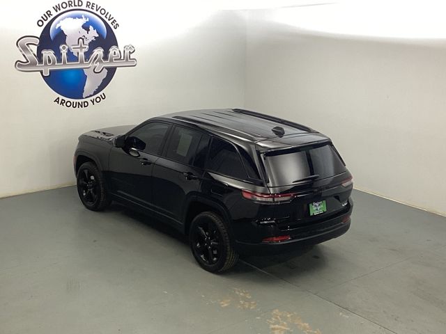 2022 Jeep Grand Cherokee Altitude photo 10
