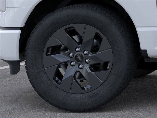 2025 Ford F-150 Lightning photo 18