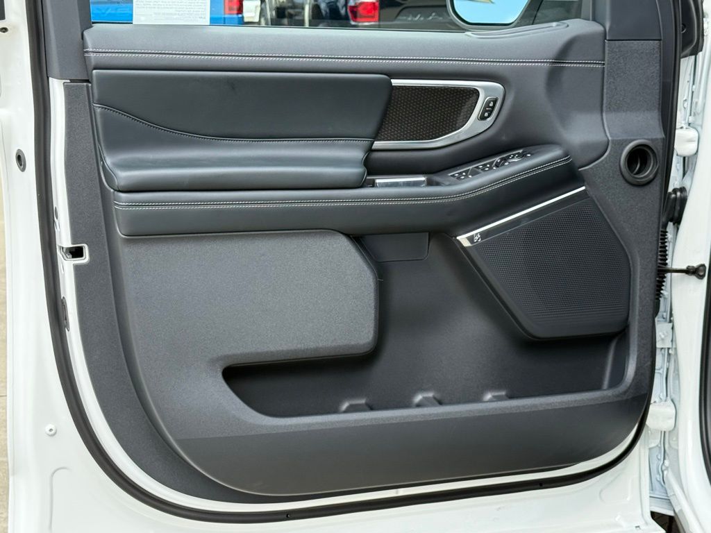 2025 Ford Expedition Platinum photo 14