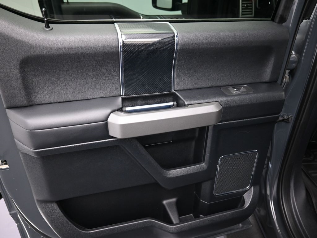 2021 Ford F-350 photo 27
