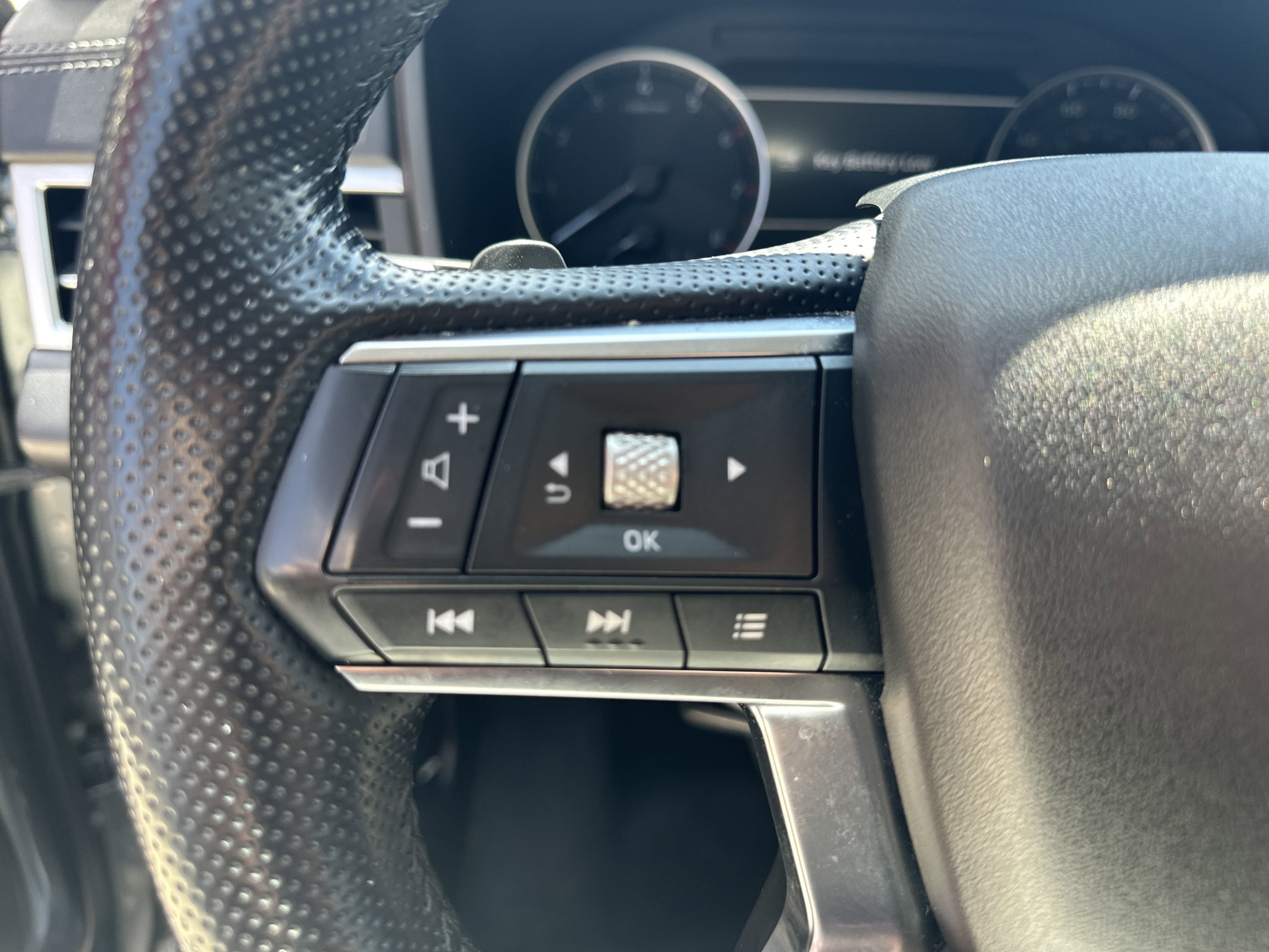 2022 Mitsubishi Outlander Black Edition photo 3