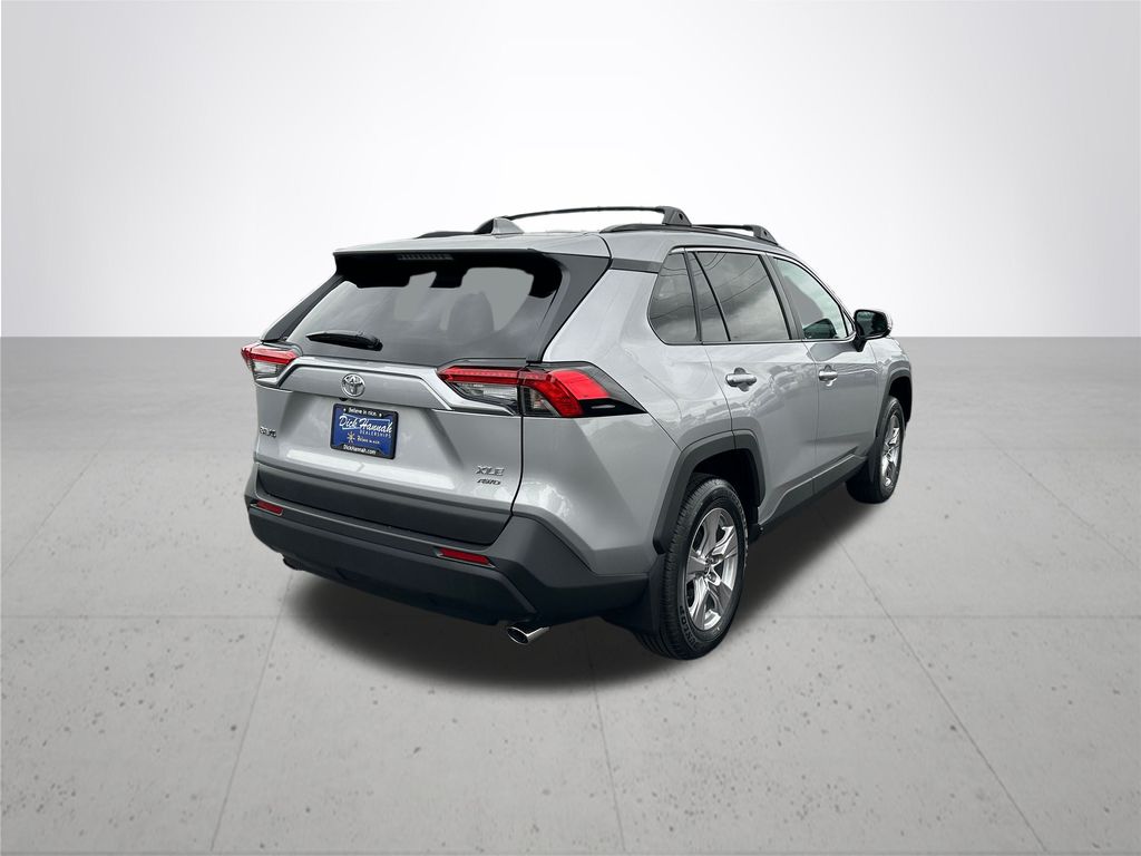 2025 Toyota RAV4 XLE photo 7