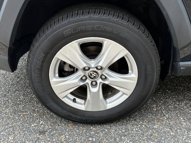 2021 Toyota RAV4 XLE photo 4