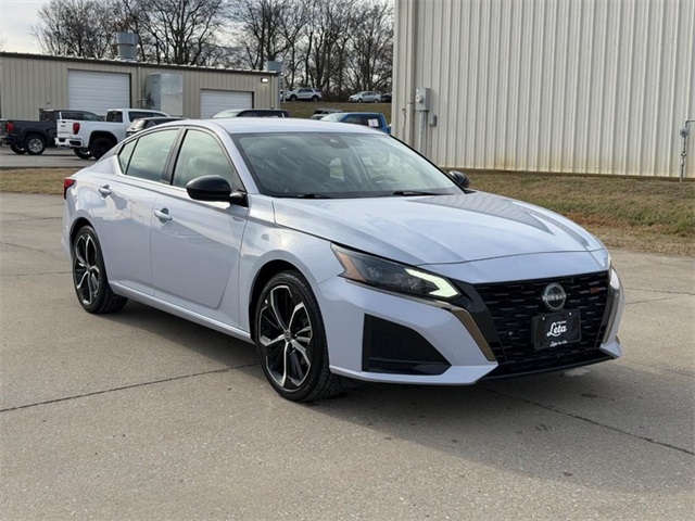 2023 Nissan Altima SR