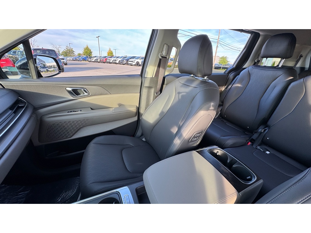 2026 Kia Carnival EX photo 4