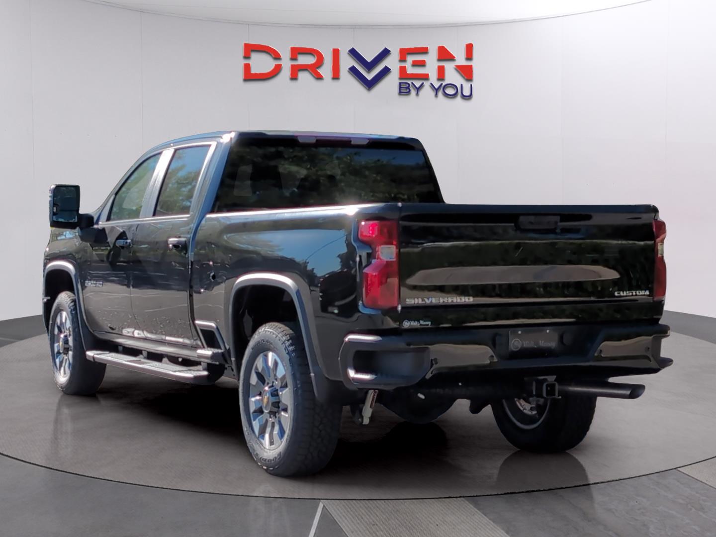 2026 Chevrolet Silverado 2500HD Custom photo 2