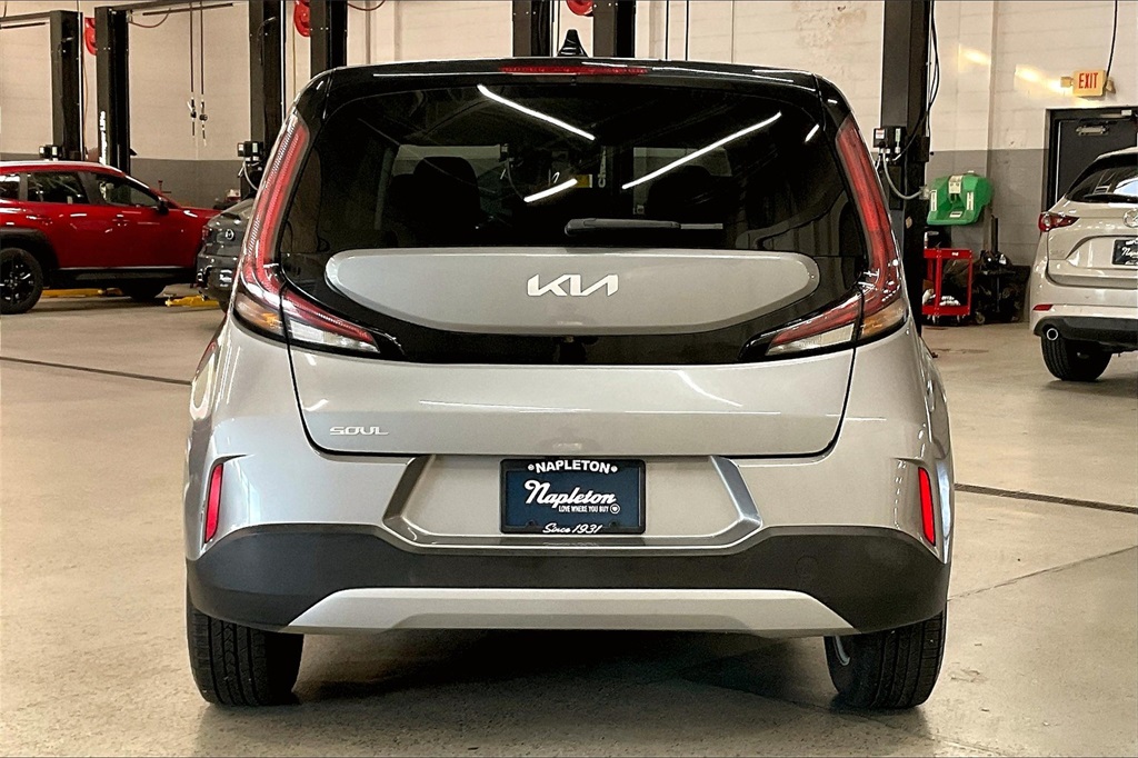 2023 Kia Soul LX photo 3