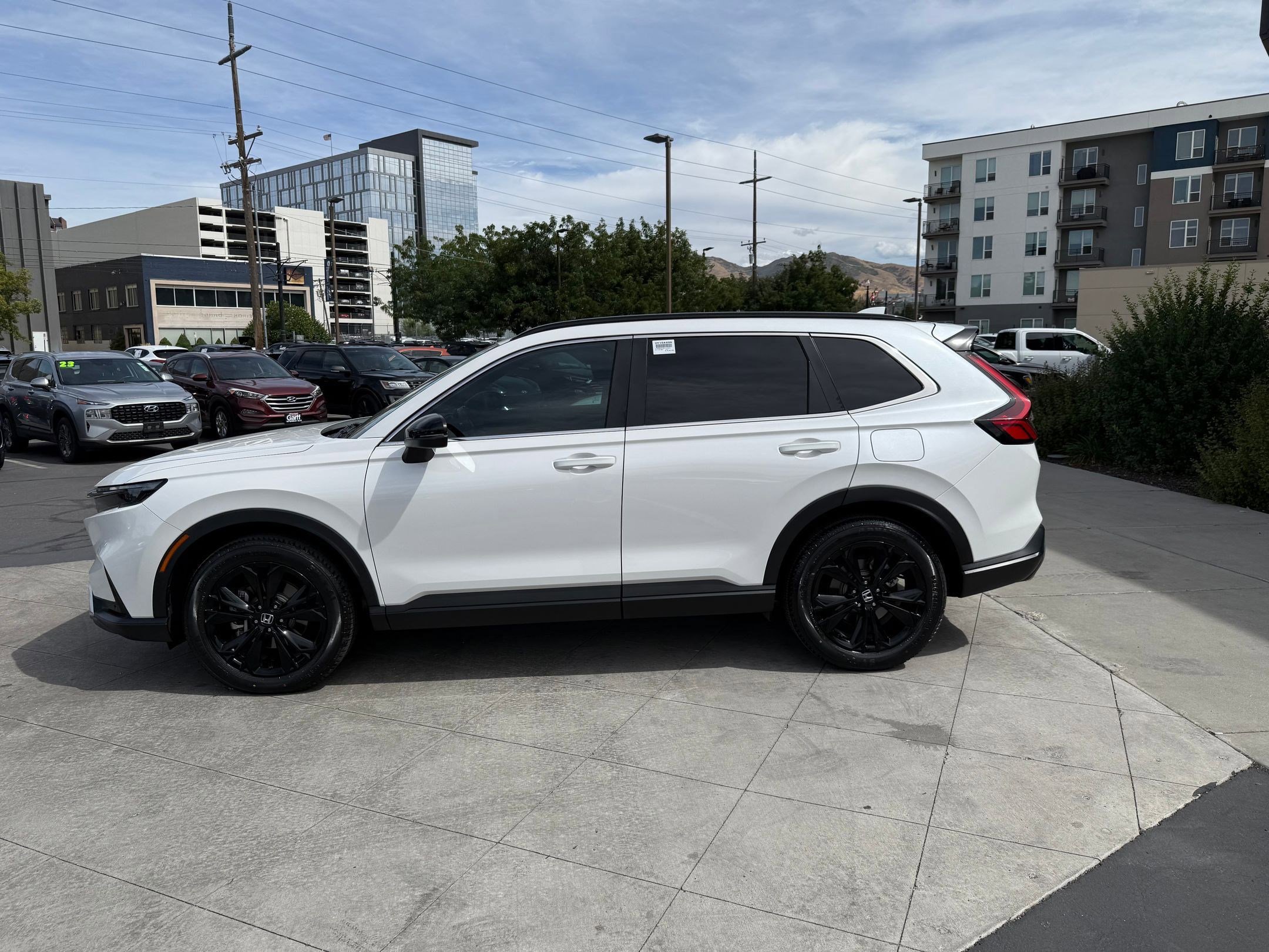 2023 Honda CR-V Hybrid Sport Touring photo 6