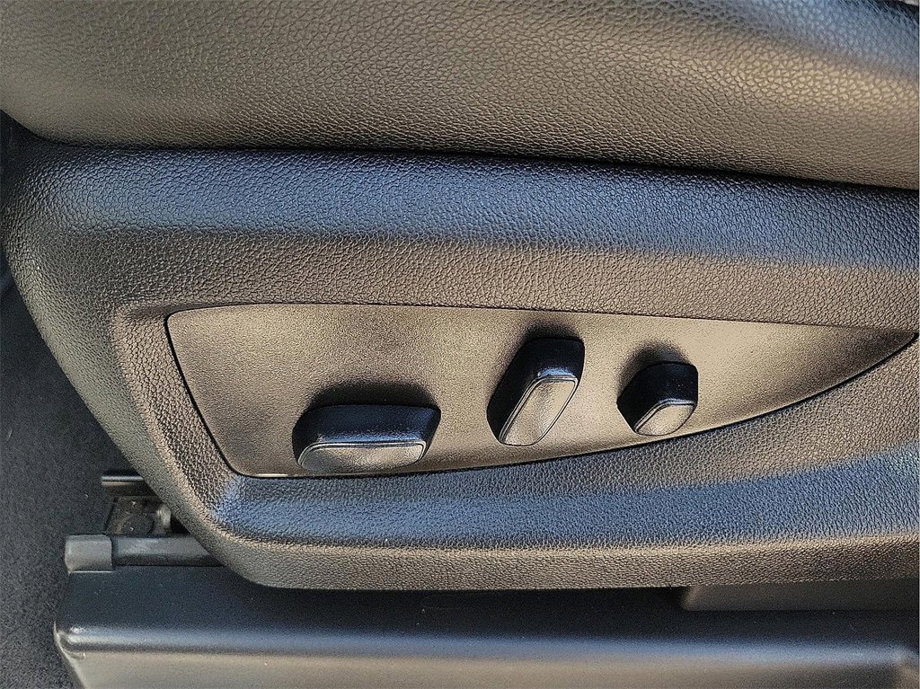 2019 Chevrolet Suburban LT photo 13