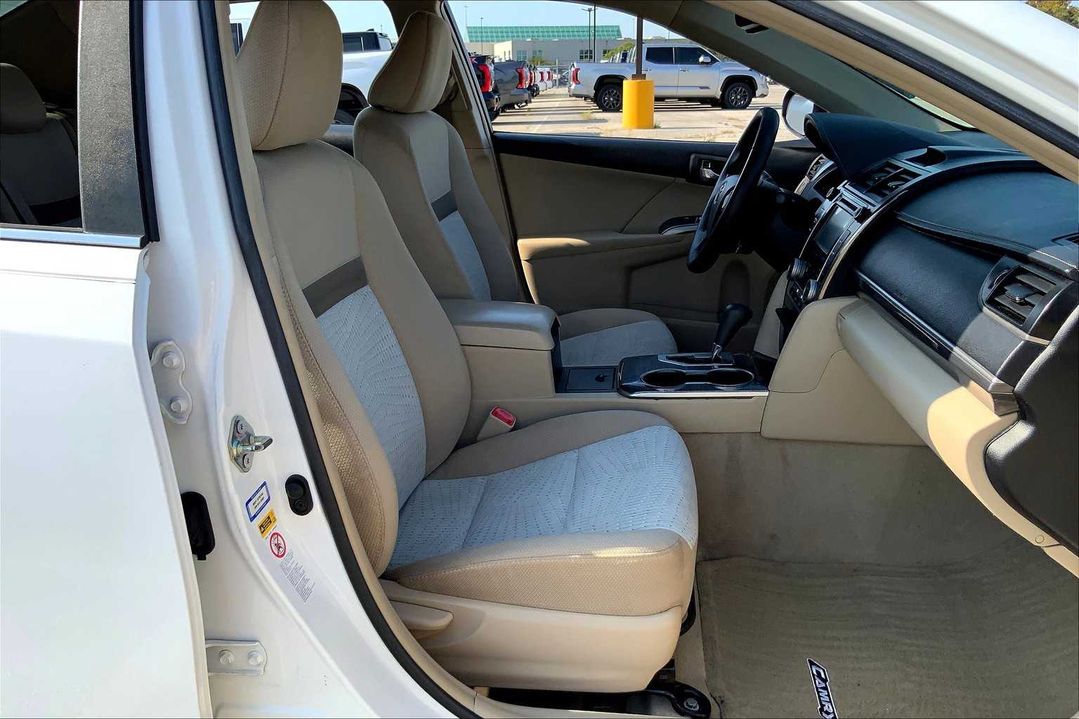 2014 Toyota Camry Hybrid XLE photo 8