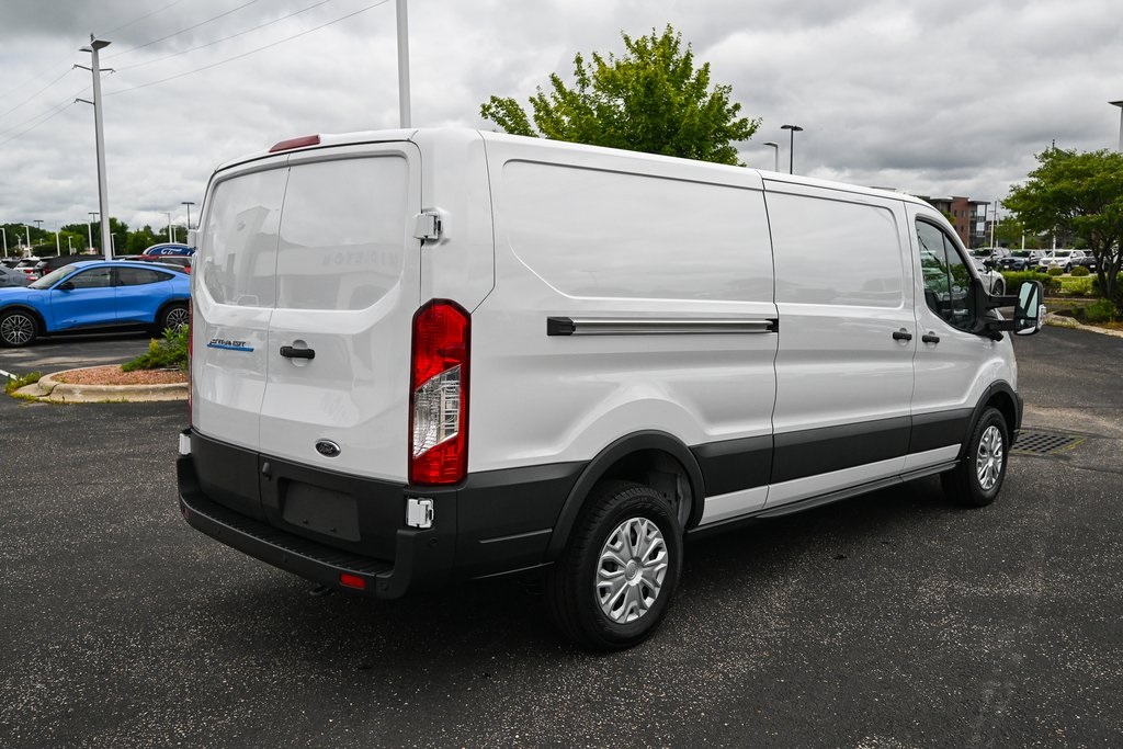 2025 Ford Transit photo 3