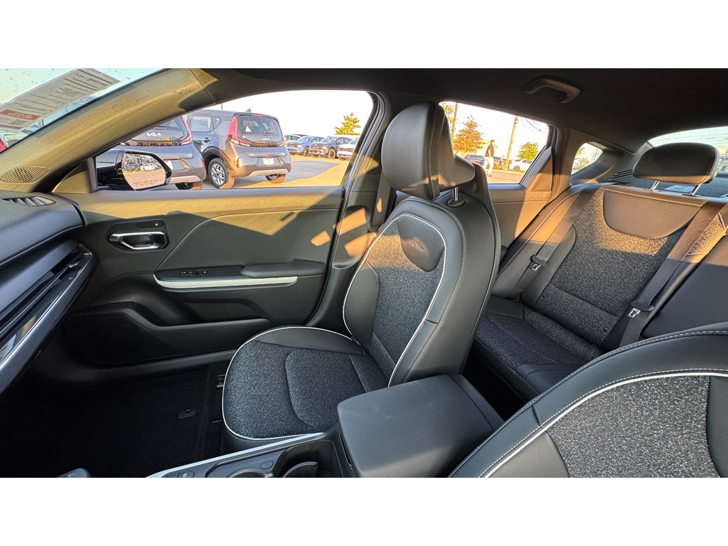 2025 Kia K4 GT-Line photo 8
